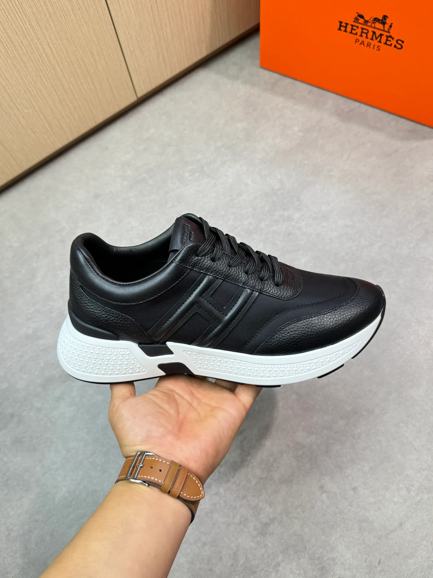 [HERMES] Hermès men's shoes 💰520💰 - high-end quality original items 🔍🔍🔍 casual sports shoes - upper: 🔝 pebbled calfskin, brand high mercerized canvas, body sewn with brand ´H´ totem, tongue brand logo cloth label - lining: water-dyed cowhide -Outsole: Ultra-light T men's shoes 💰U foam·rubber; two-color molded outsole -Ultra-high quality control·Fine workmanship: highlighted (high-end·luxury·grade) -Size: 39-44 (38, 45, can be customized)